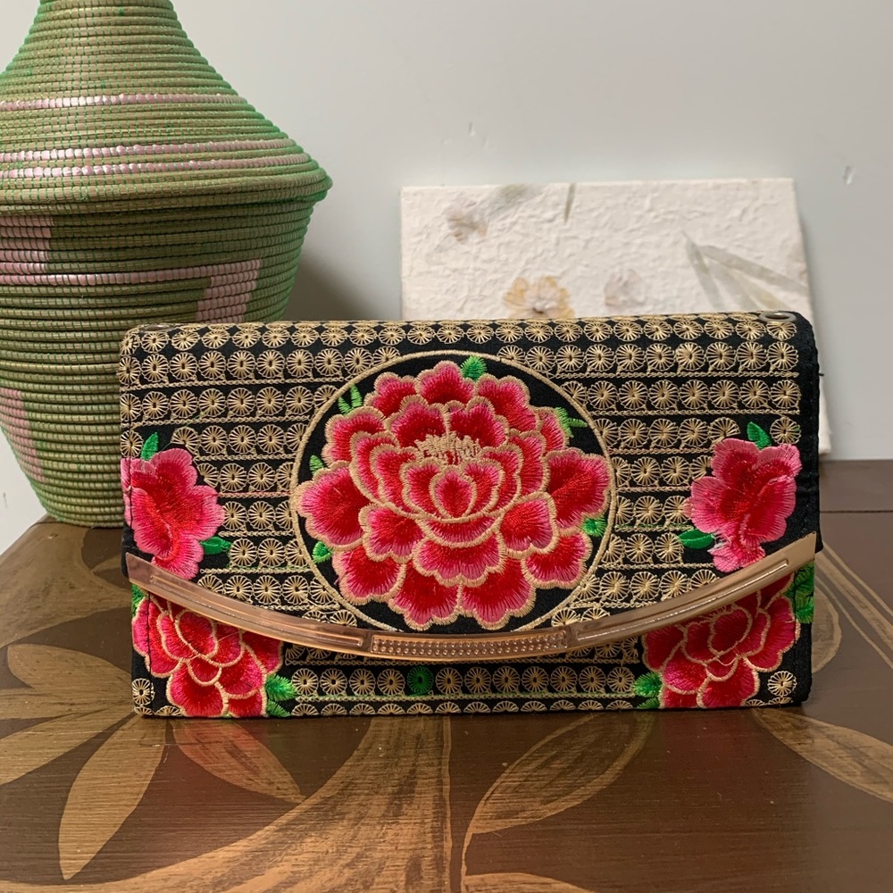 🌺 floral clutch🌺